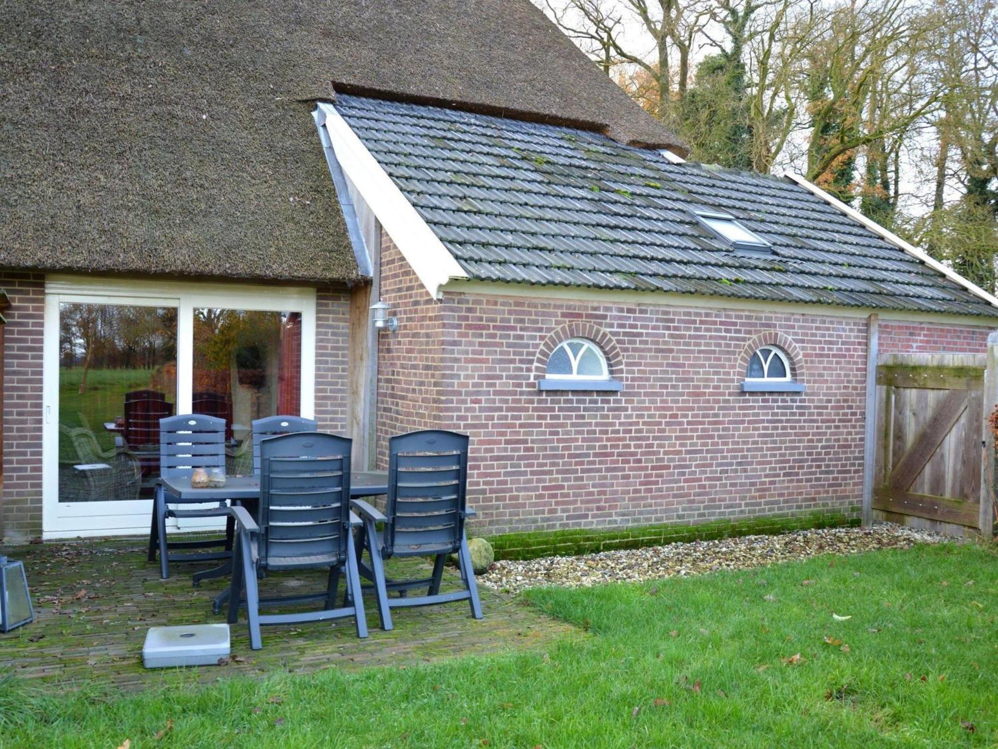 Staying In A Thatched Barn With Bedroom Achterhoek Geesteren  ภายนอก รูปภาพ